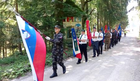 Spominska slovesnost na Trotovem vrhu na Strojni (4)